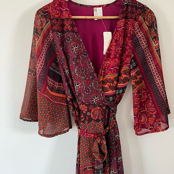 Japna Elegant Paisley Wrap Dress - Picture 2 of 11